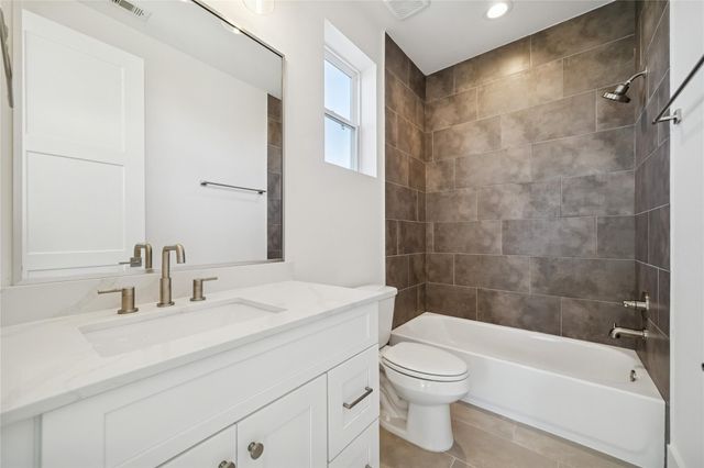 1403 W 21st St B, Houston, TX 77008