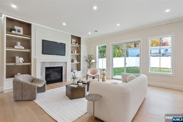 333 Harrison Street, Paramus, NJ 07652