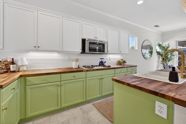 10300 Nick Way, Elk Grove, CA 95757