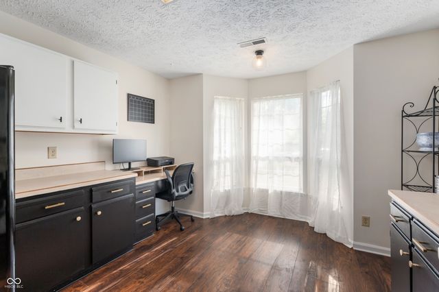 3572 Laureate Court N, Indianapolis, IN 46214