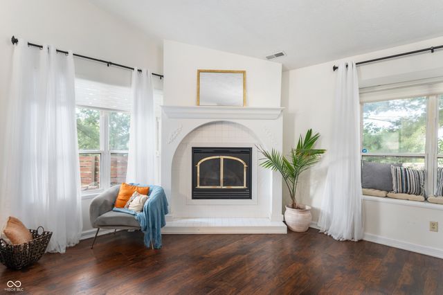 3572 Laureate Court N, Indianapolis, IN 46214