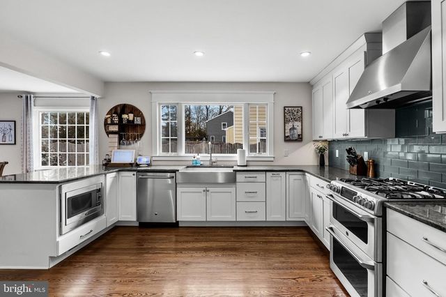 116 FOX CHASE LN, Cherry Hill, NJ 08034