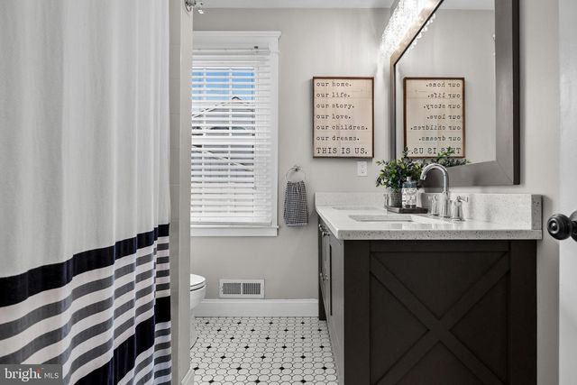 116 FOX CHASE LN, Cherry Hill, NJ 08034