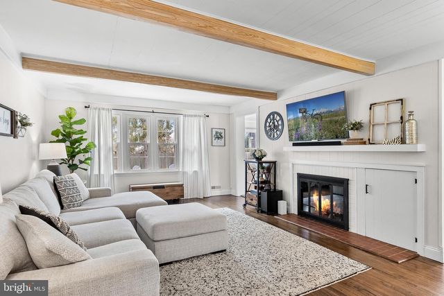 116 FOX CHASE LN, Cherry Hill, NJ 08034