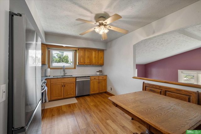 8480 Lakeview Drive, Omaha, NE 68127