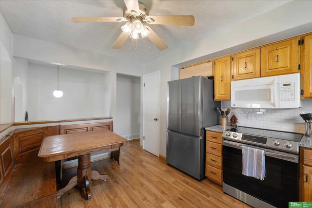 8480 Lakeview Drive, Omaha, NE 68127