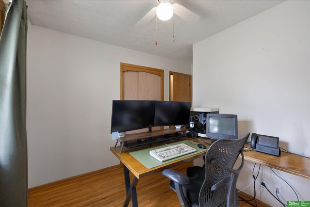 8480 Lakeview Drive, Omaha, NE 68127