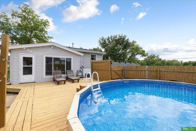8480 Lakeview Drive, Omaha, NE 68127