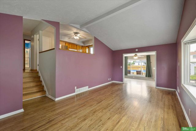 8480 Lakeview Drive, Omaha, NE 68127