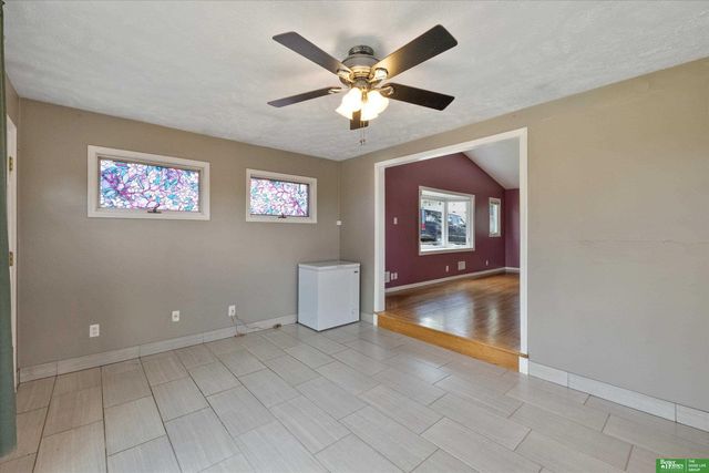 8480 Lakeview Drive, Omaha, NE 68127