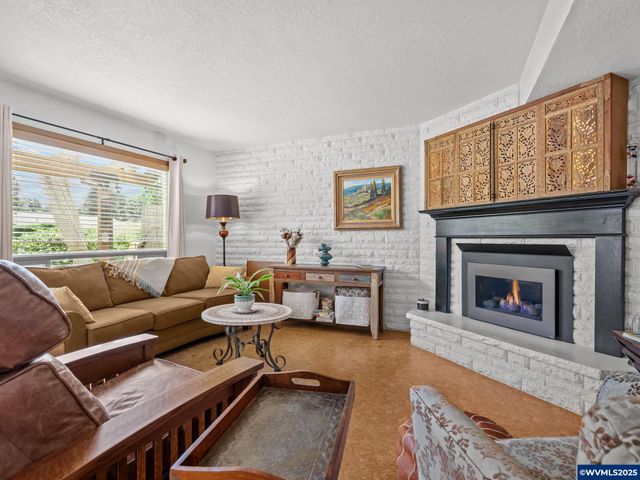 598 Salem Heights Av S, Salem, OR 97302