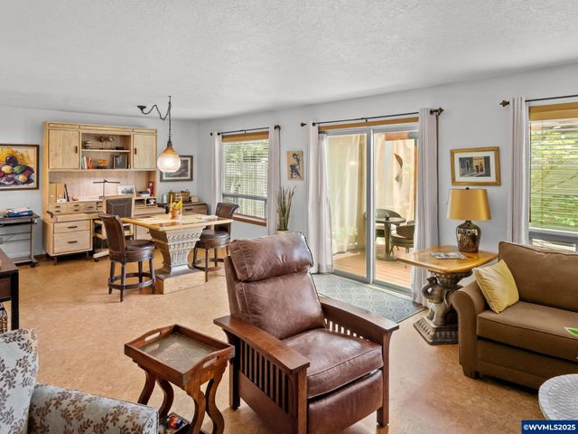 598 Salem Heights Av S, Salem, OR 97302