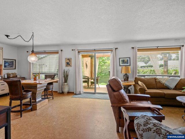 598 Salem Heights Av S, Salem, OR 97302