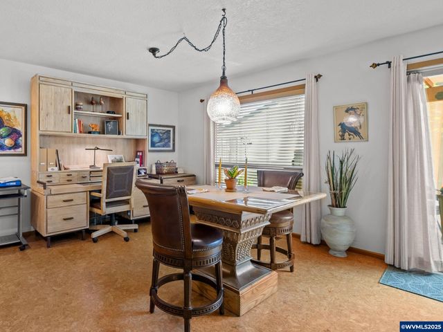 598 Salem Heights Av S, Salem, OR 97302