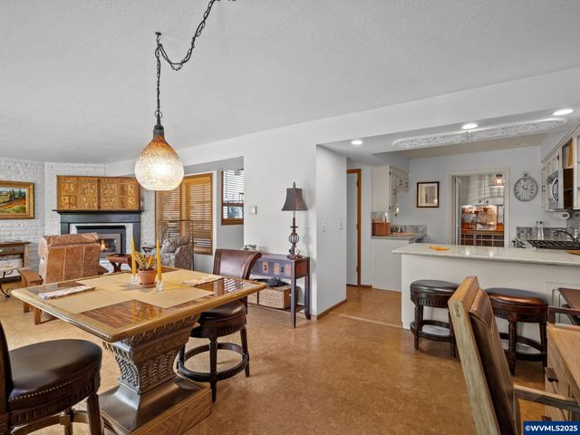 598 Salem Heights Av S, Salem, OR 97302