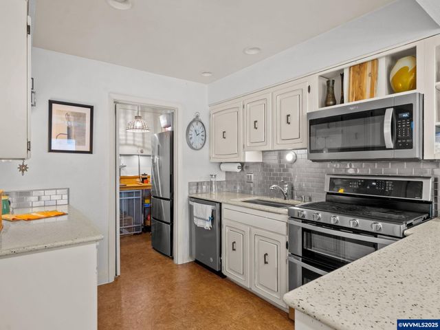 598 Salem Heights Av S, Salem, OR 97302
