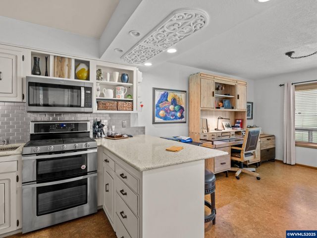 598 Salem Heights Av S, Salem, OR 97302