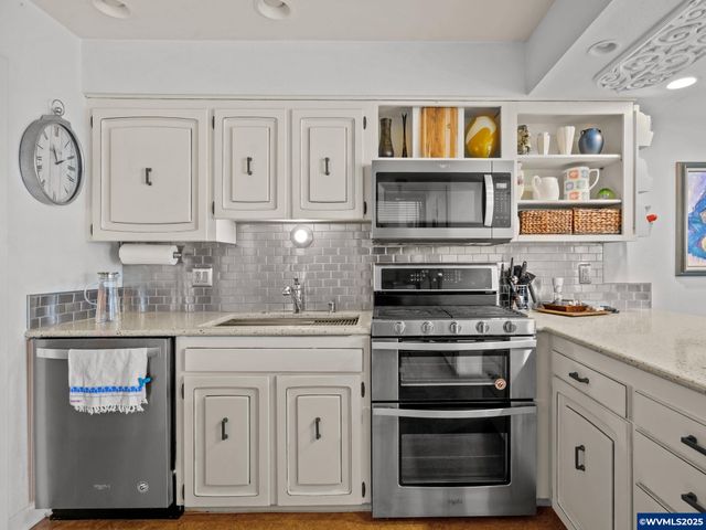 598 Salem Heights Av S, Salem, OR 97302