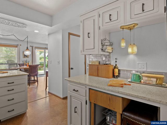 598 Salem Heights Av S, Salem, OR 97302