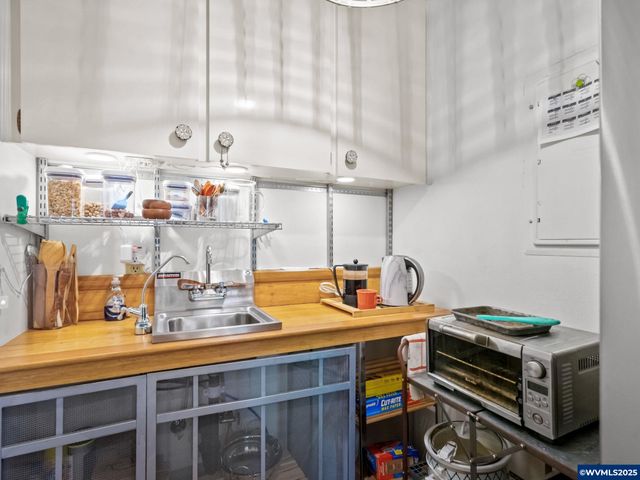 598 Salem Heights Av S, Salem, OR 97302