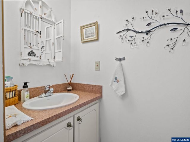 598 Salem Heights Av S, Salem, OR 97302