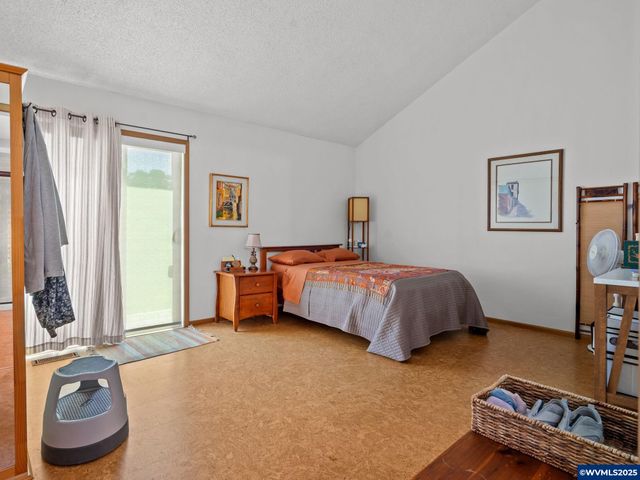 598 Salem Heights Av S, Salem, OR 97302