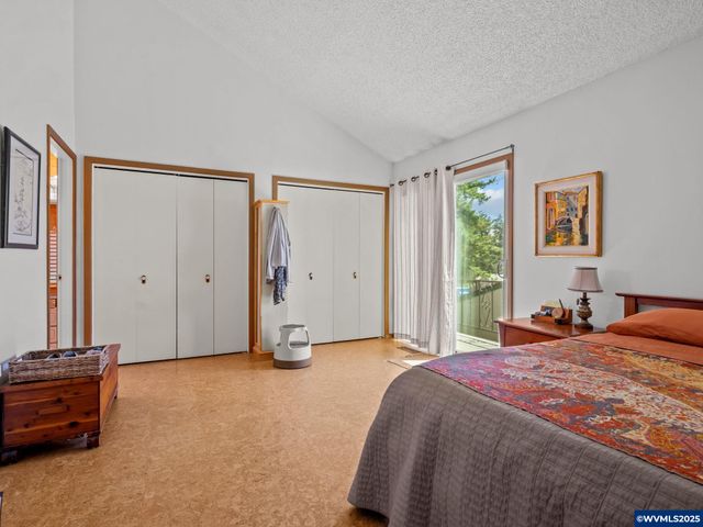 598 Salem Heights Av S, Salem, OR 97302