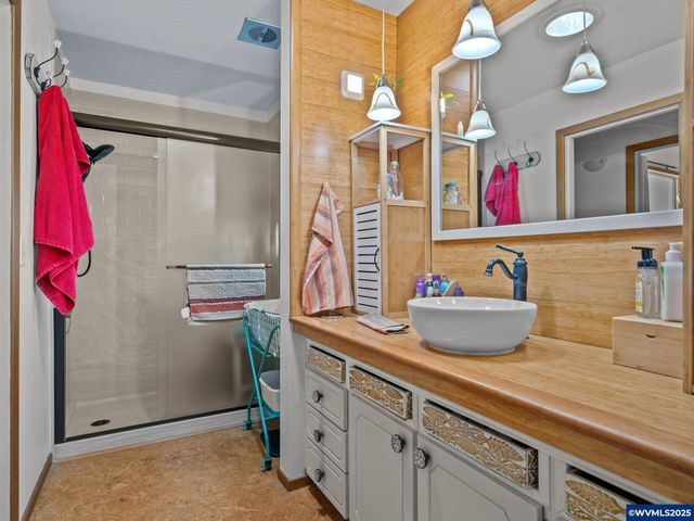 598 Salem Heights Av S, Salem, OR 97302