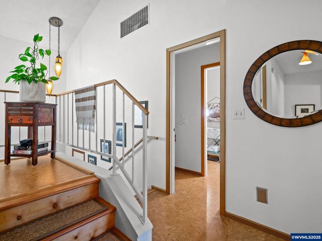 598 Salem Heights Av S, Salem, OR 97302