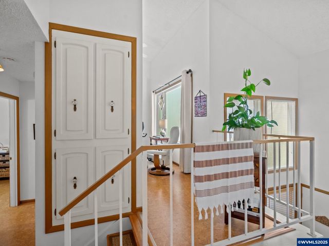 598 Salem Heights Av S, Salem, OR 97302