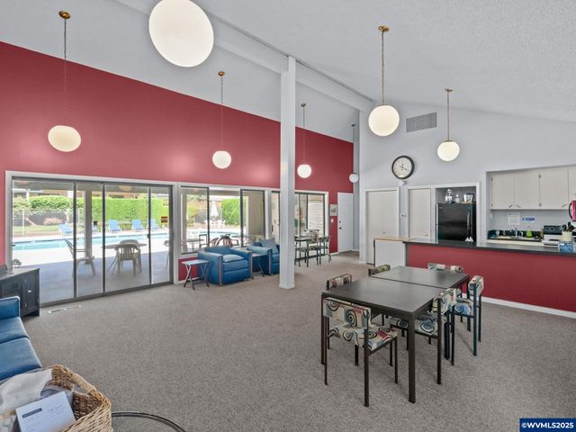 598 Salem Heights Av S, Salem, OR 97302