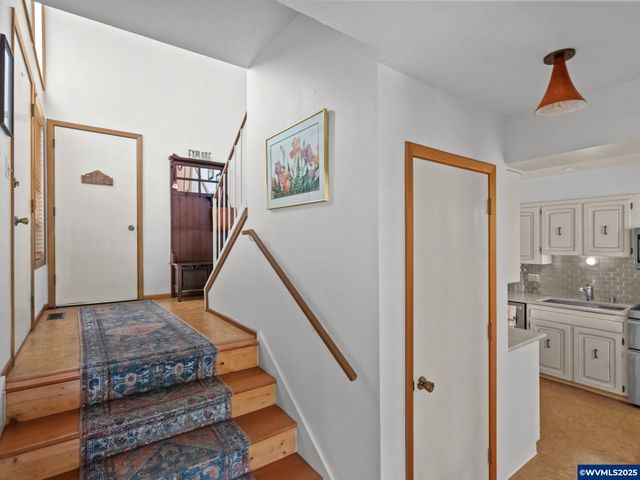 598 Salem Heights Av S, Salem, OR 97302