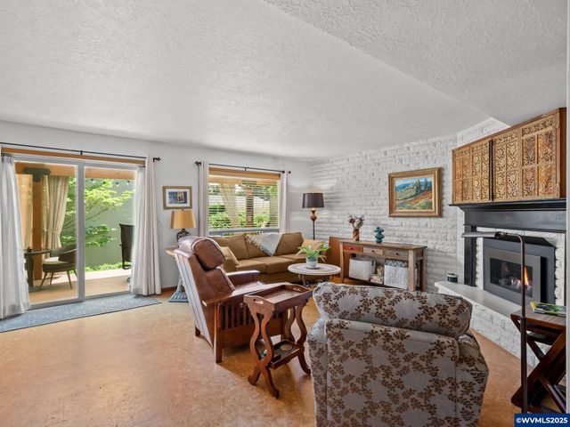 598 Salem Heights Av S, Salem, OR 97302