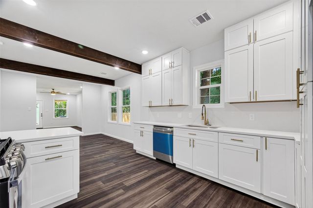 7135 Avenue E, Houston, TX 77011