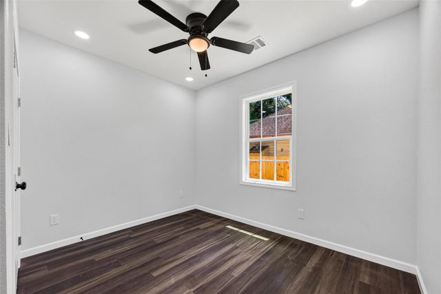 7135 Avenue E, Houston, TX 77011