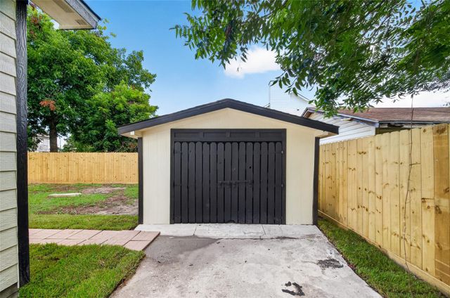 7135 Avenue E, Houston, TX 77011