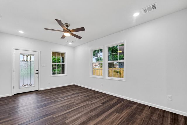 7135 Avenue E, Houston, TX 77011