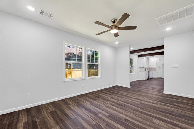 7135 Avenue E, Houston, TX 77011