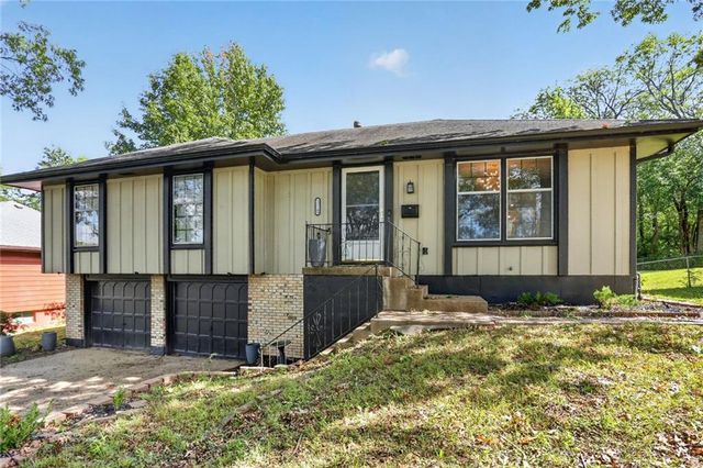 11149 Spring Valley Road, Kansas City, MO 64134