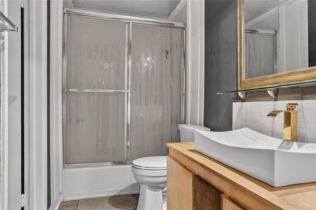 11149 Spring Valley Road, Kansas City, MO 64134
