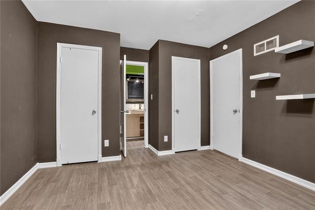 11149 Spring Valley Road, Kansas City, MO 64134