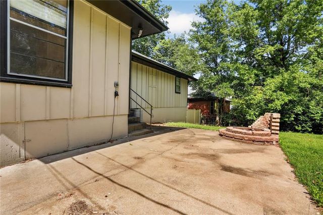 11149 Spring Valley Road, Kansas City, MO 64134