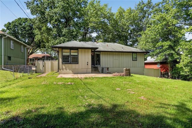 11149 Spring Valley Road, Kansas City, MO 64134
