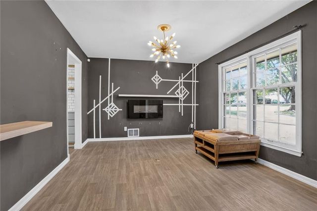 11149 Spring Valley Road, Kansas City, MO 64134