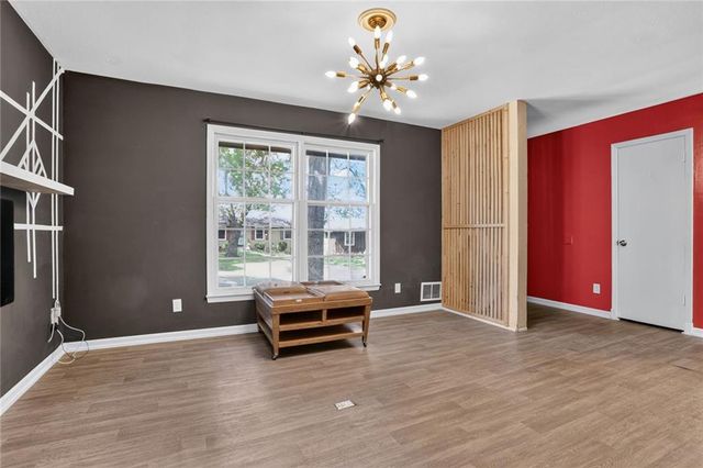 11149 Spring Valley Road, Kansas City, MO 64134