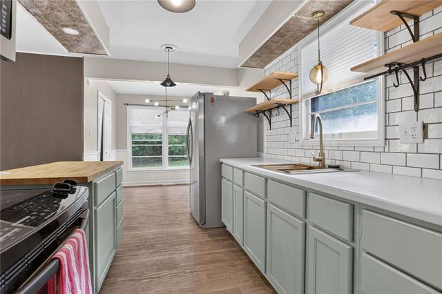 11149 Spring Valley Road, Kansas City, MO 64134