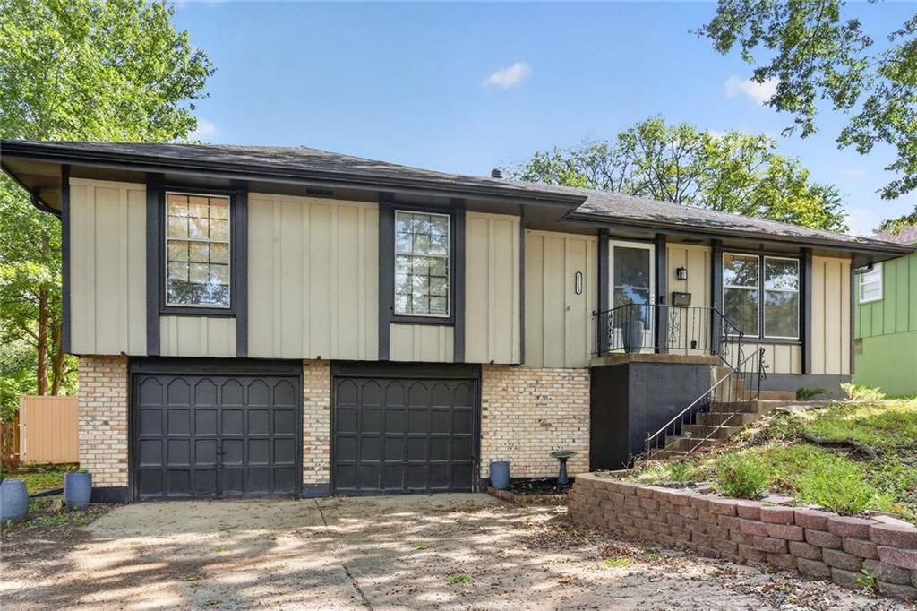 11149 Spring Valley Road, Kansas City, MO 64134