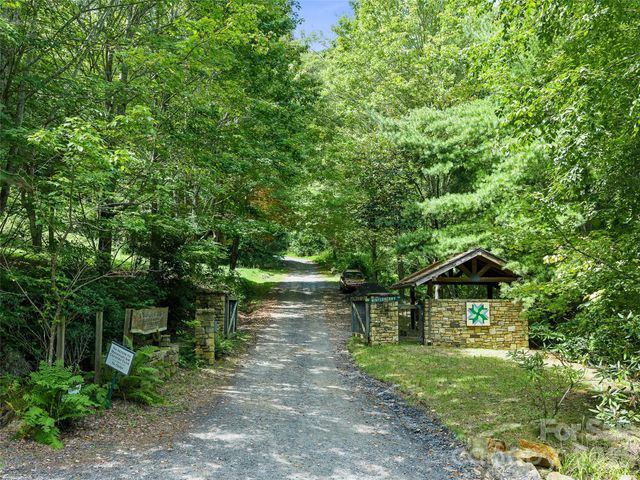 000 Winterberry Road 25, Burnsville, NC 28714