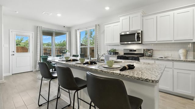 900 PARKVISTA Drive, Cleburne, TX 76031