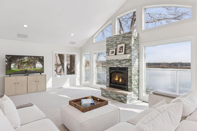 2807 McKenzie Point Road, Wayzata, MN 55391